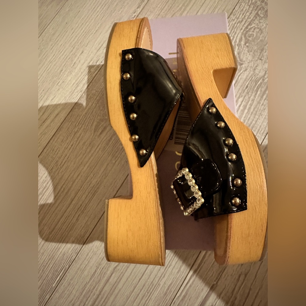 Madden Girl Anikka
Black Patent Mules with Rhinestone Buckle - Picture 3 of 4